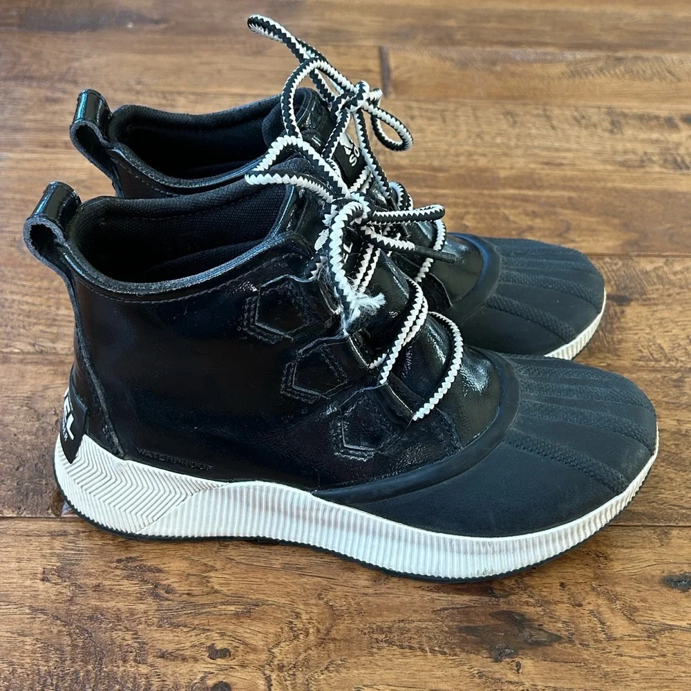 Sorel Out N About III Classic Waterproof Rain Snow Boots Black Womens Size 6